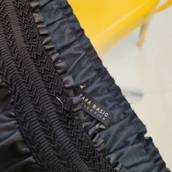 Zara faux leather skirt - Picture 2 of 4